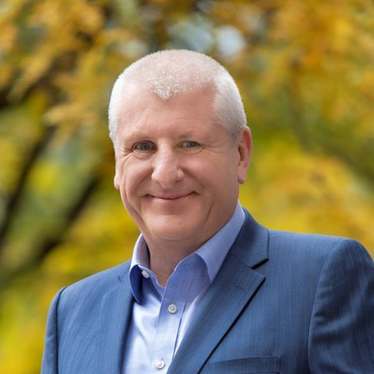 headshot of Ian Edwards