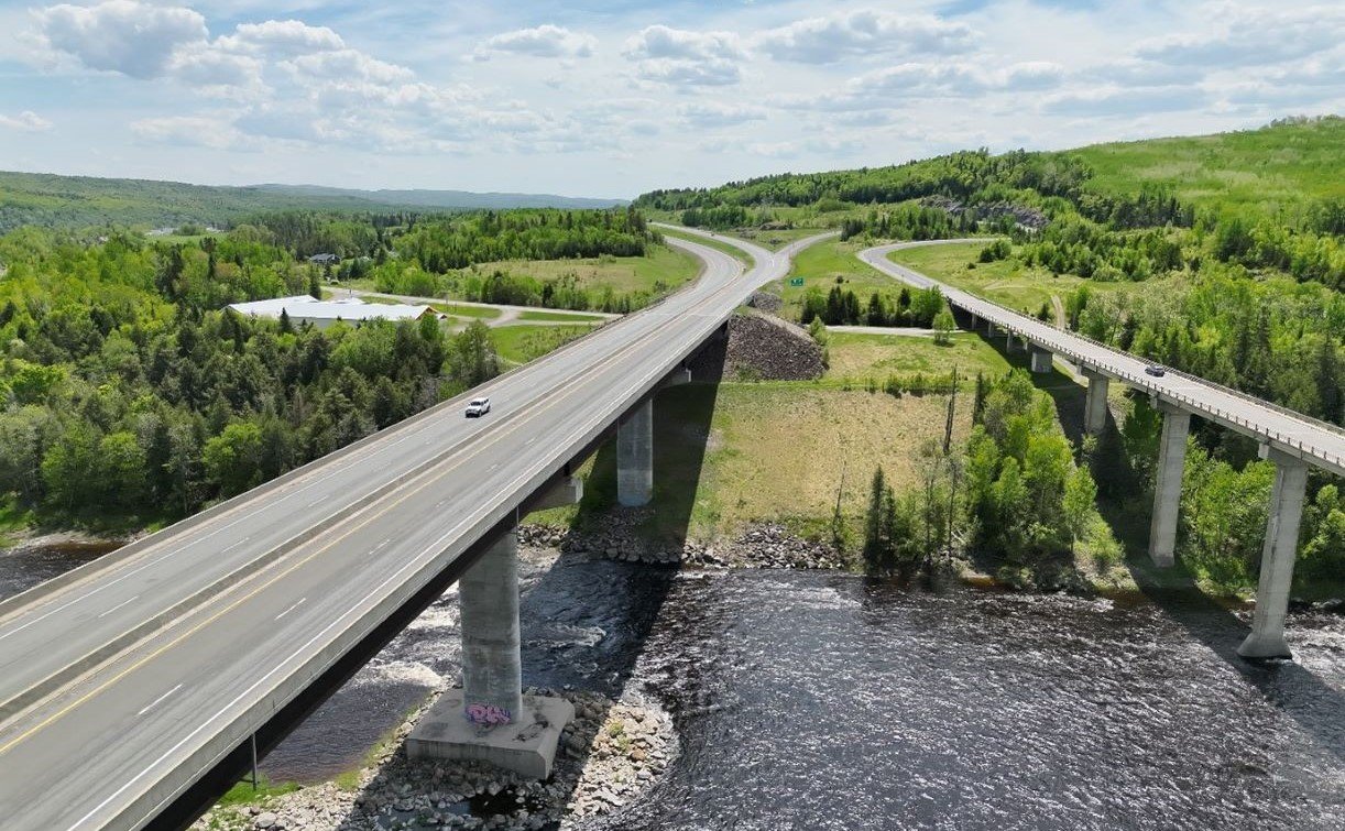 Un pont sur l’autoroute Brun-Way